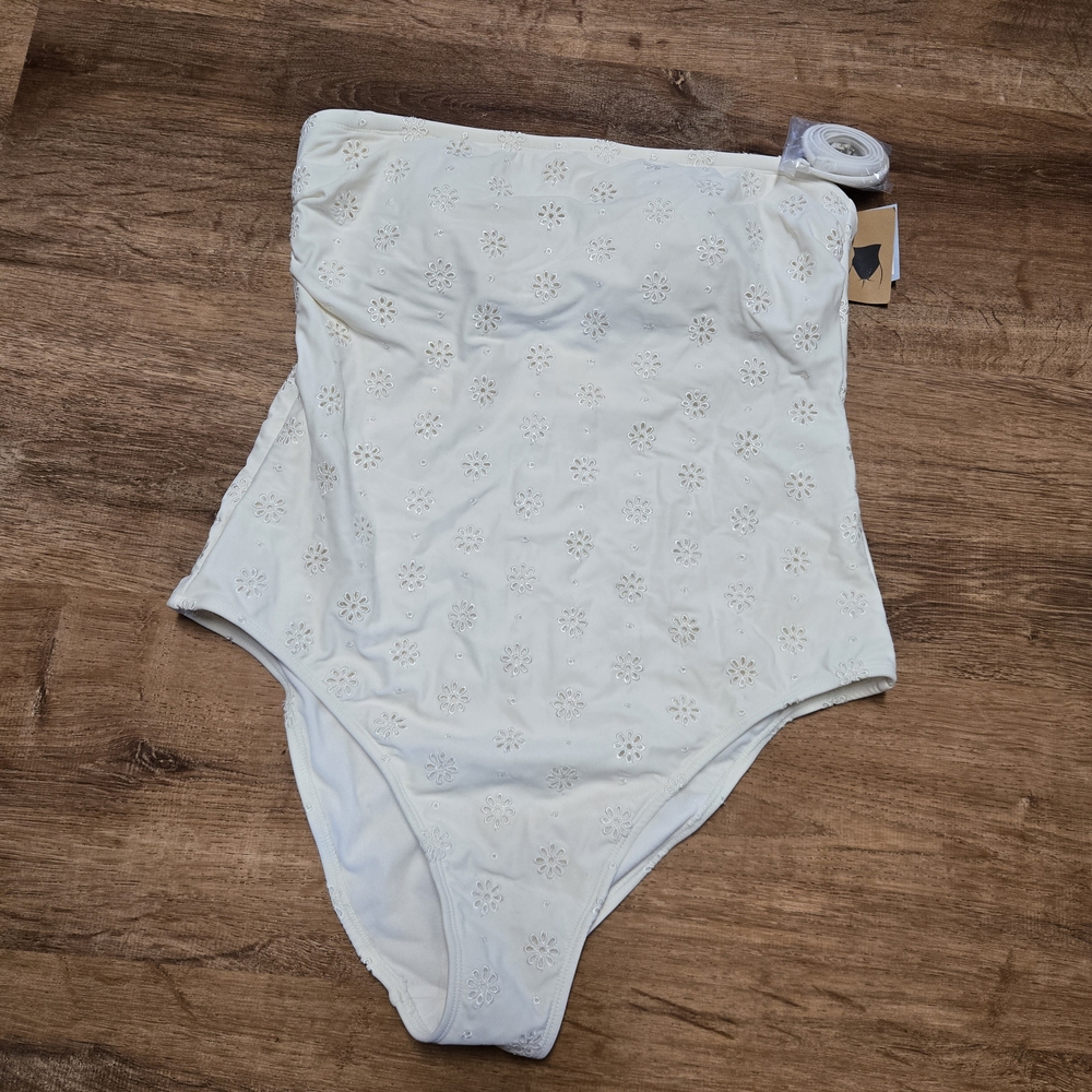 NWT! Shade & Shore Ivory  Eyelet Strapless One-Piece  Straps  Extra Large
